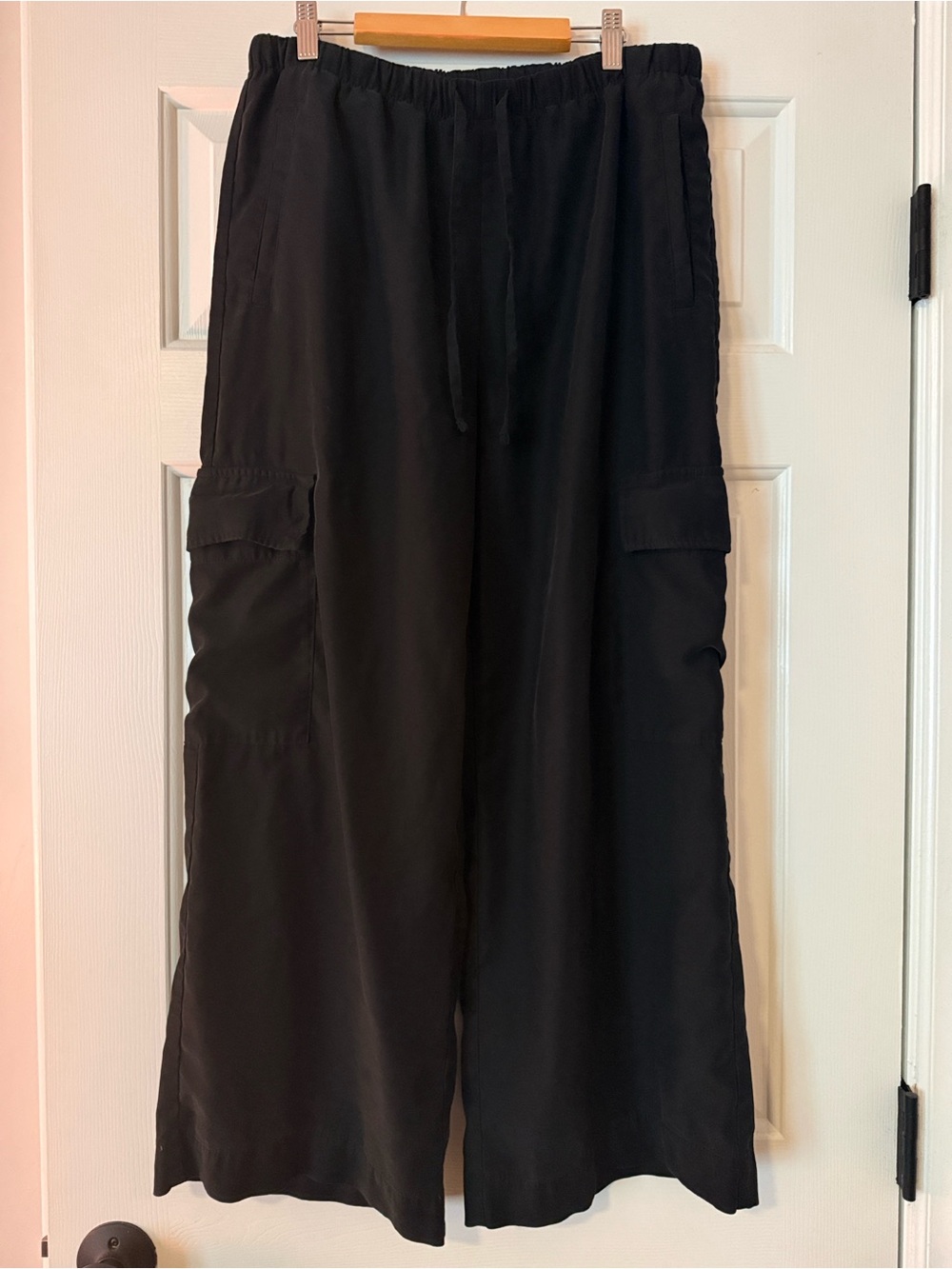 Old Navy Extra High Waisted Drapey Cargo Super Wide Leg Pant in Black Jack